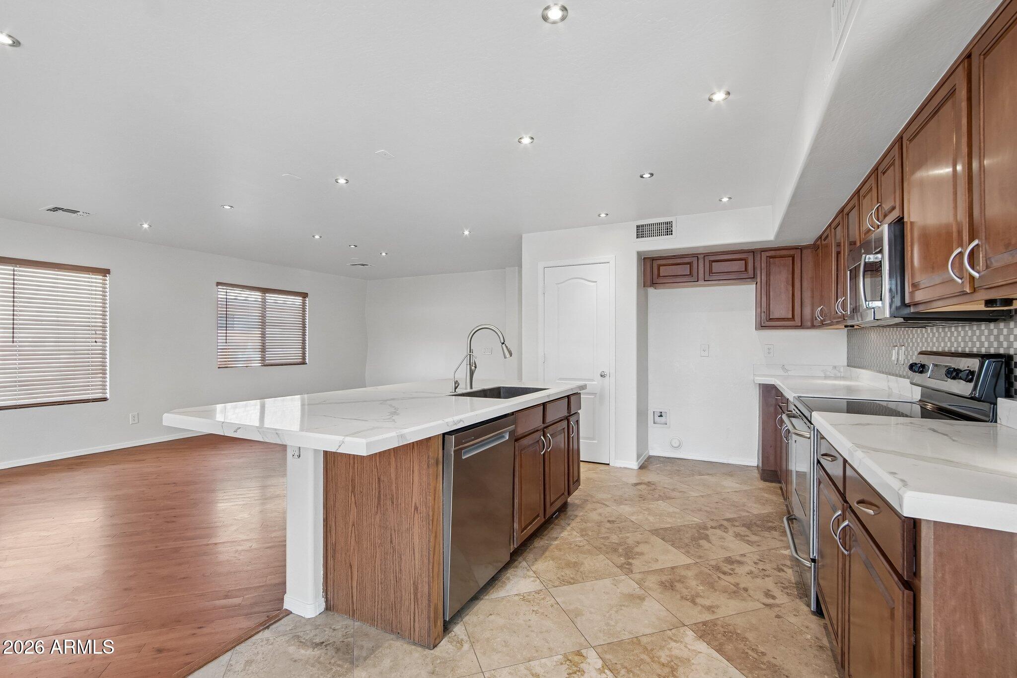 520 S 112TH Drive