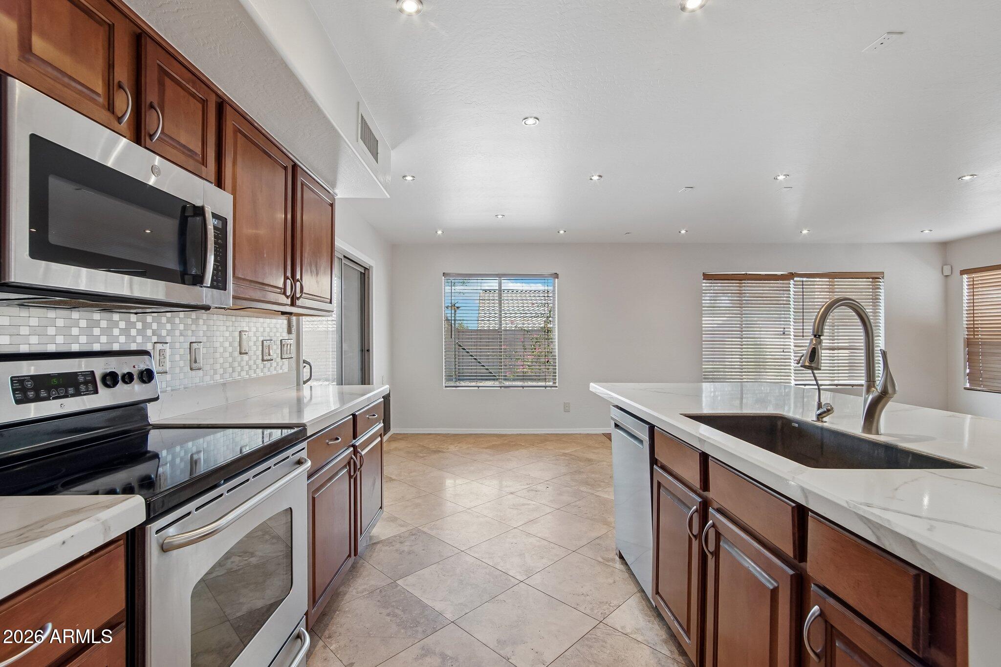 520 S 112TH Drive