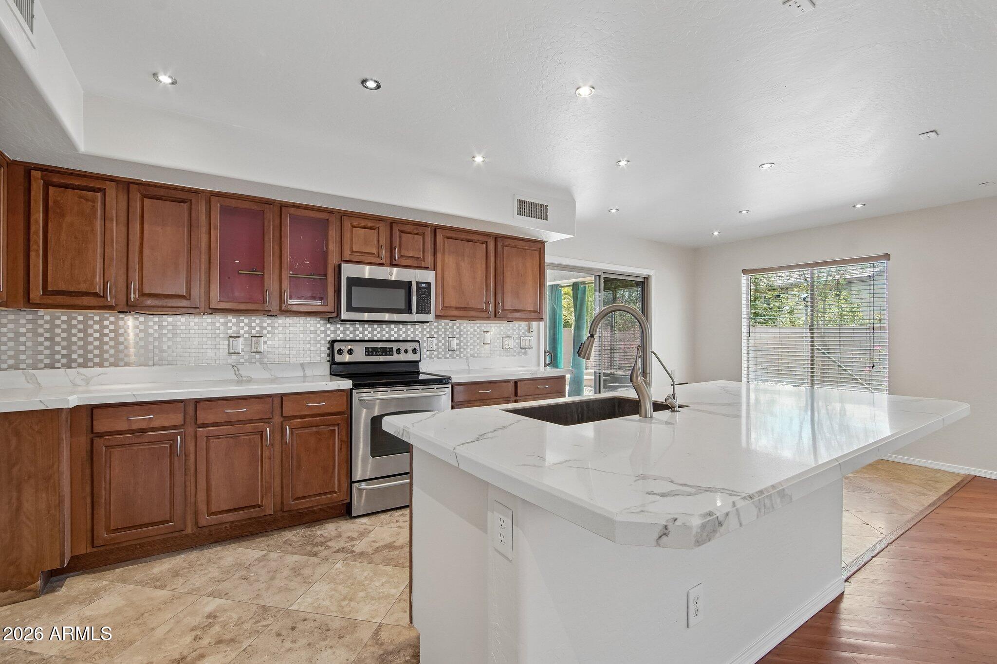 520 S 112TH Drive