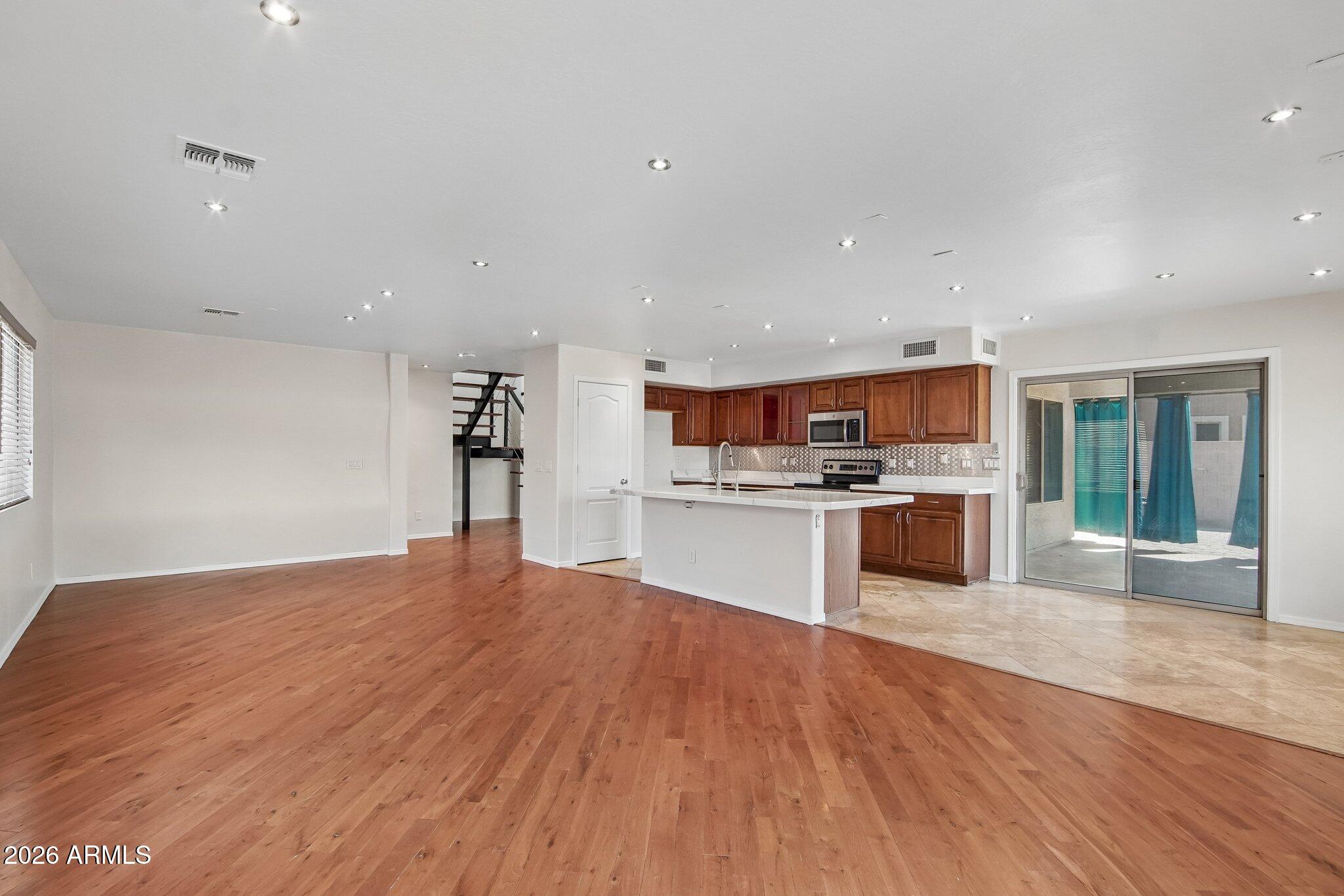 520 S 112TH Drive