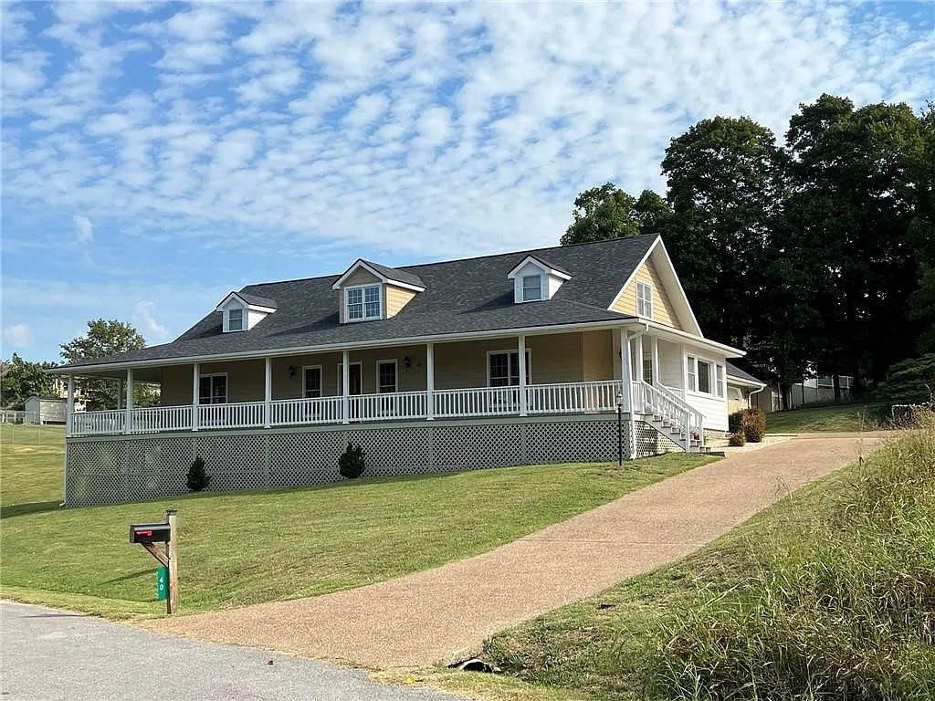 40 Lakeside Drive