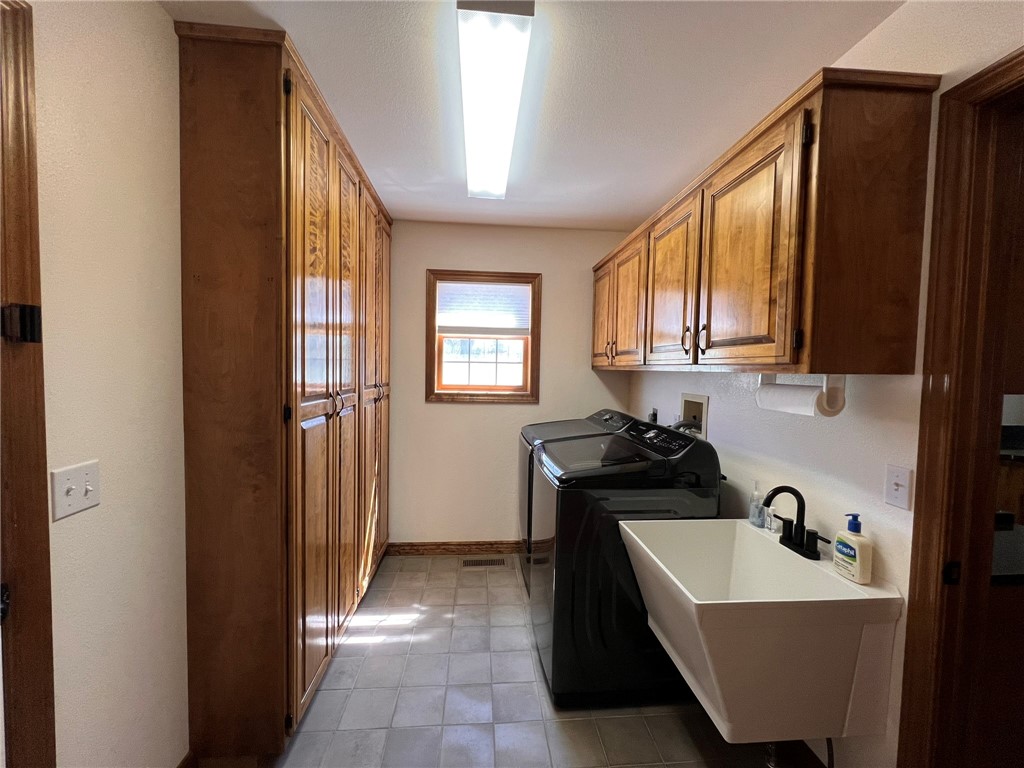 40 Lakeside Drive