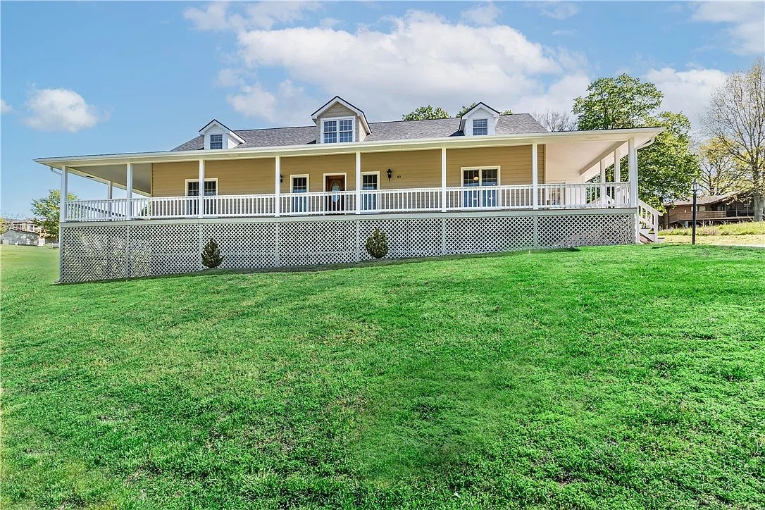40 Lakeside Drive