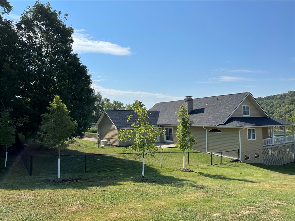 40 Lakeside Drive
