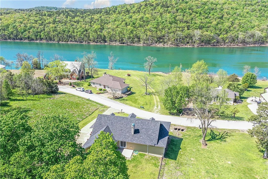 40 Lakeside Drive