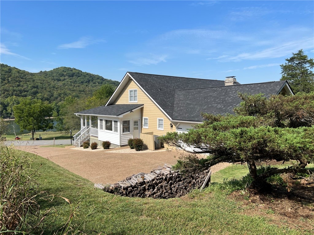 40 Lakeside Drive