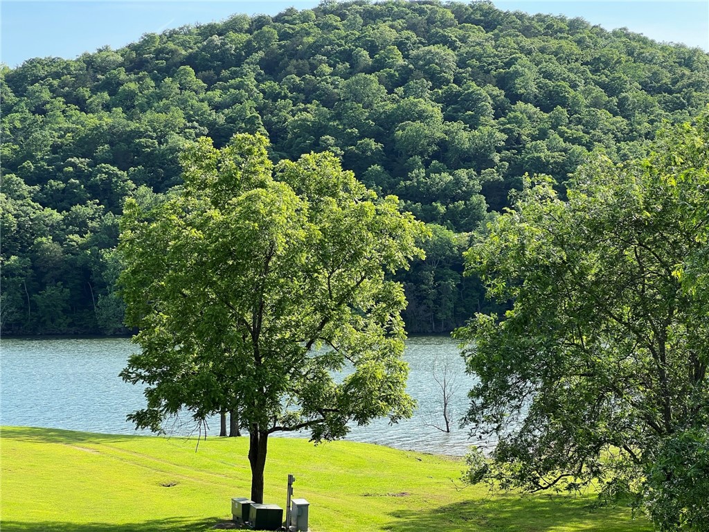 40 Lakeside Drive