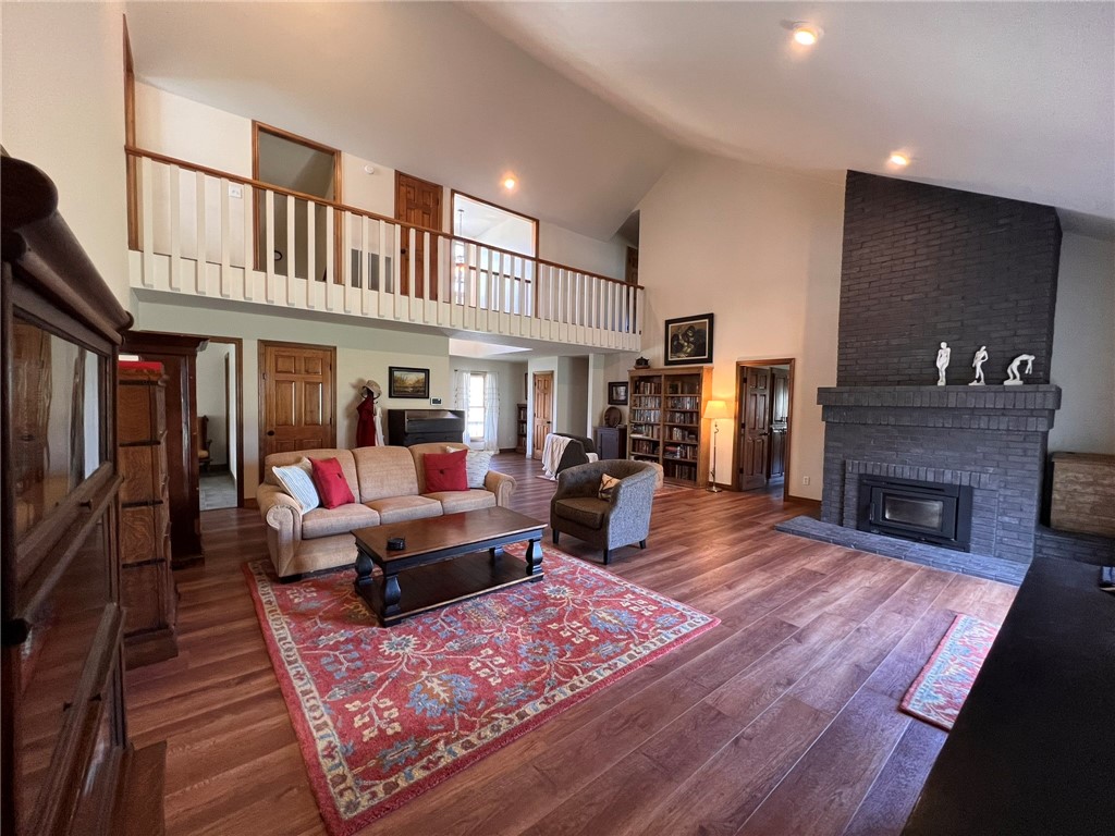 40 Lakeside Drive