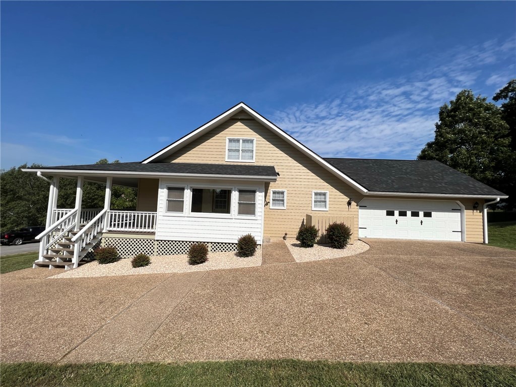 40 Lakeside Drive