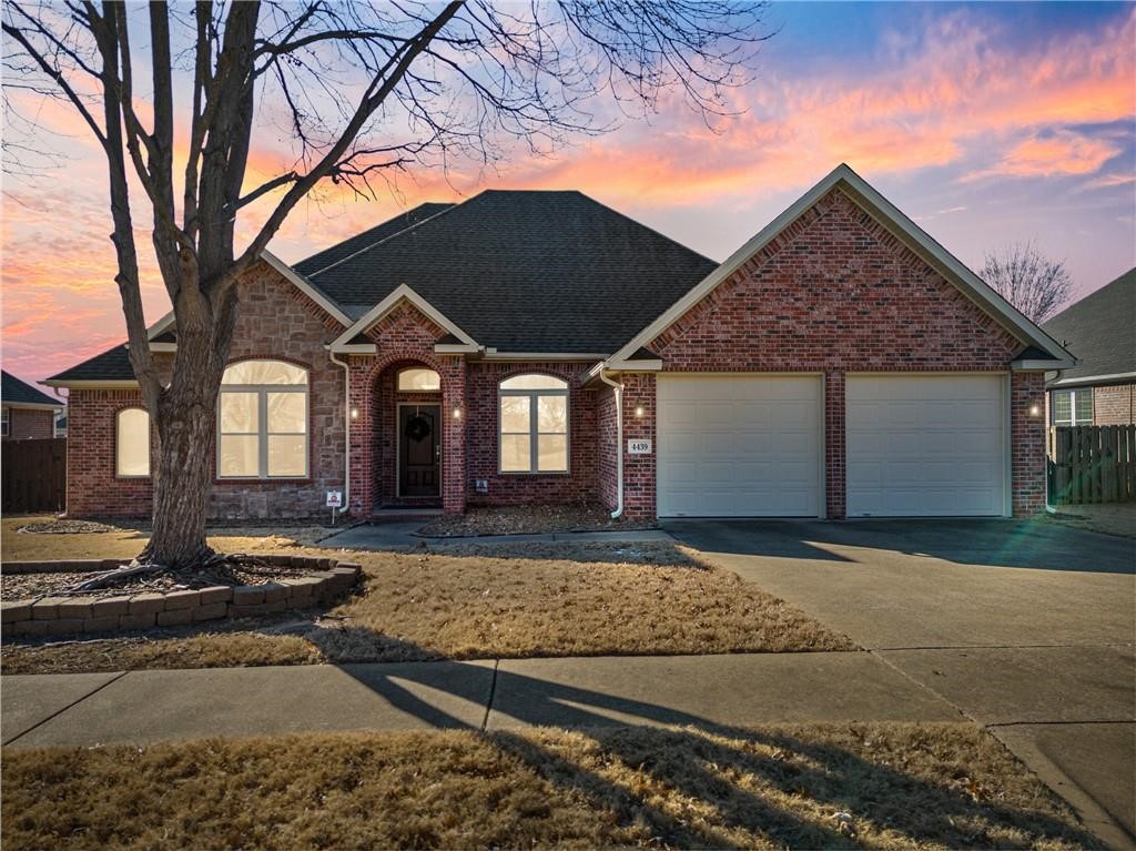4439 W Lofty Wood Drive