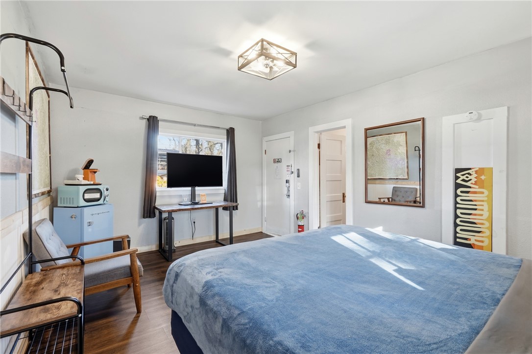 216 W Van Buren