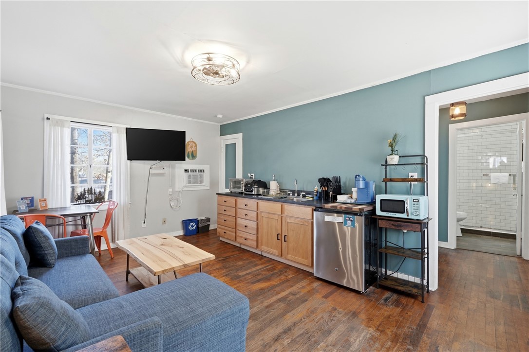 216 W Van Buren