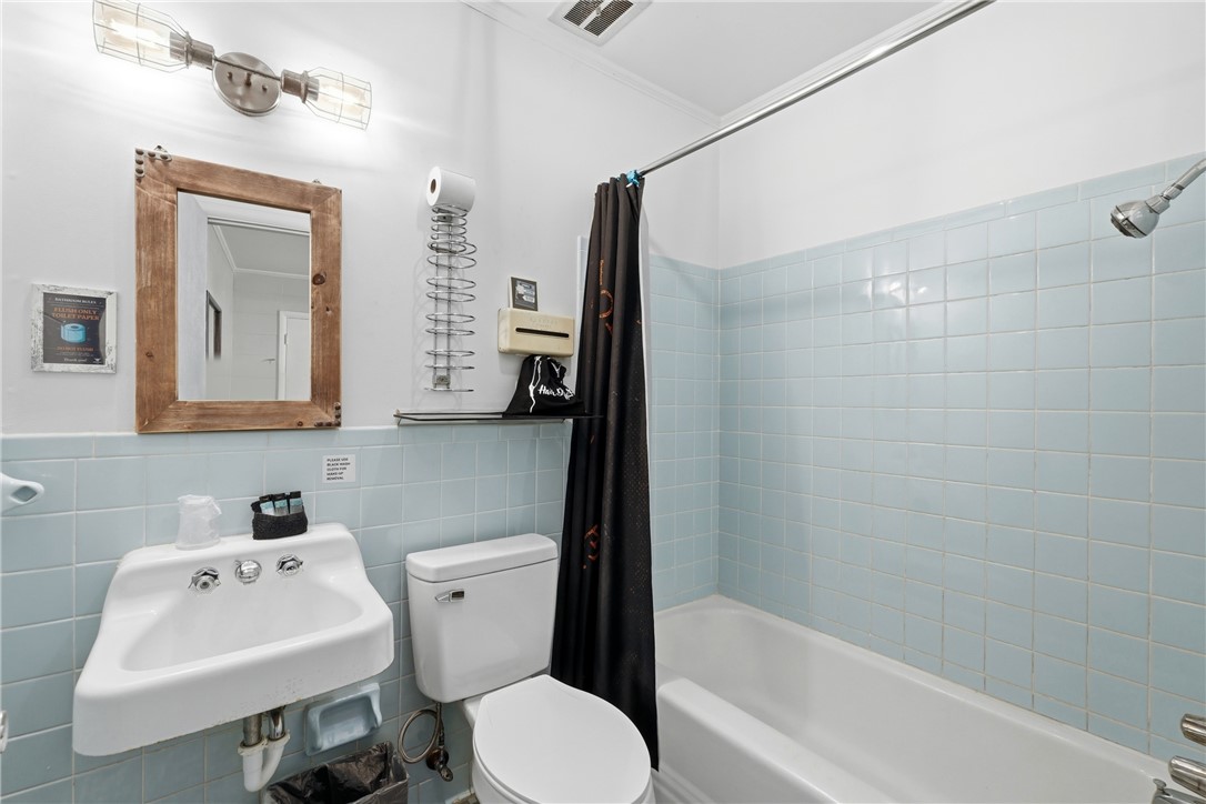 216 W Van Buren