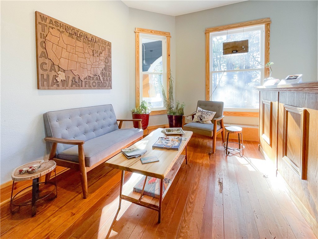 216 W Van Buren
