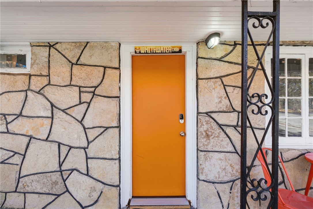 216 W Van Buren