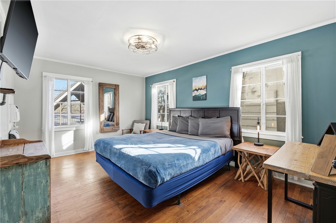 216 W Van Buren