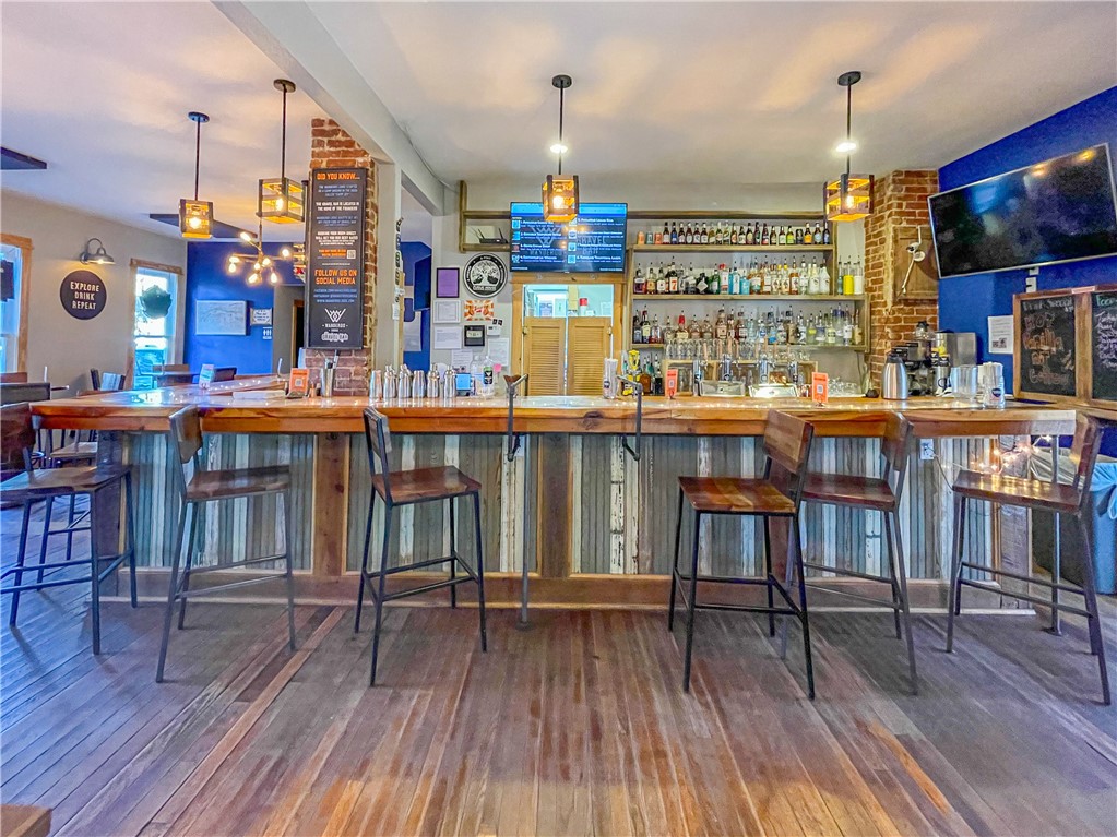 216 W Van Buren