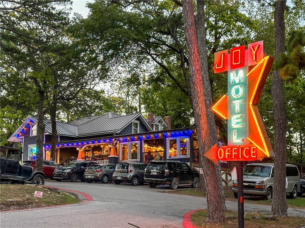 216 W Van Buren