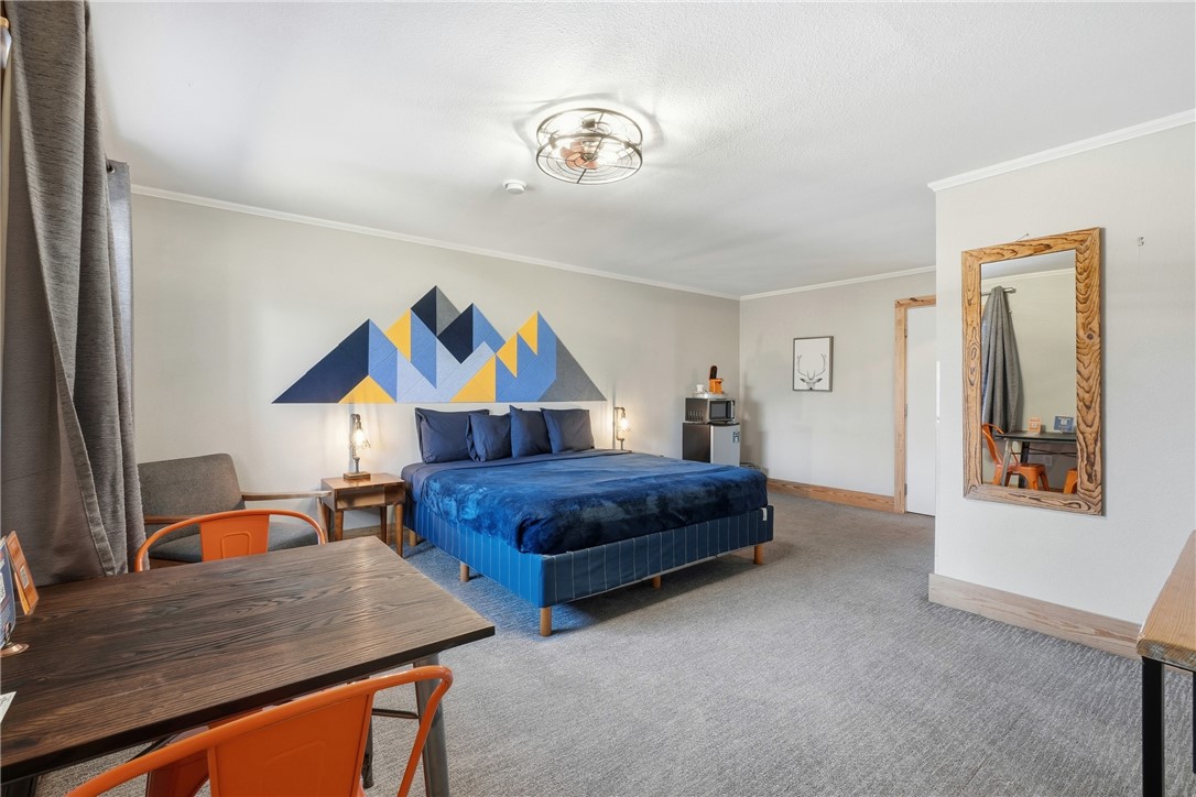 216 W Van Buren