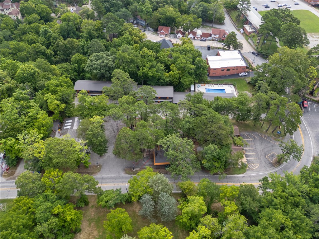 216 W Van Buren