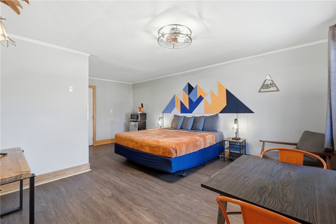 216 W Van Buren