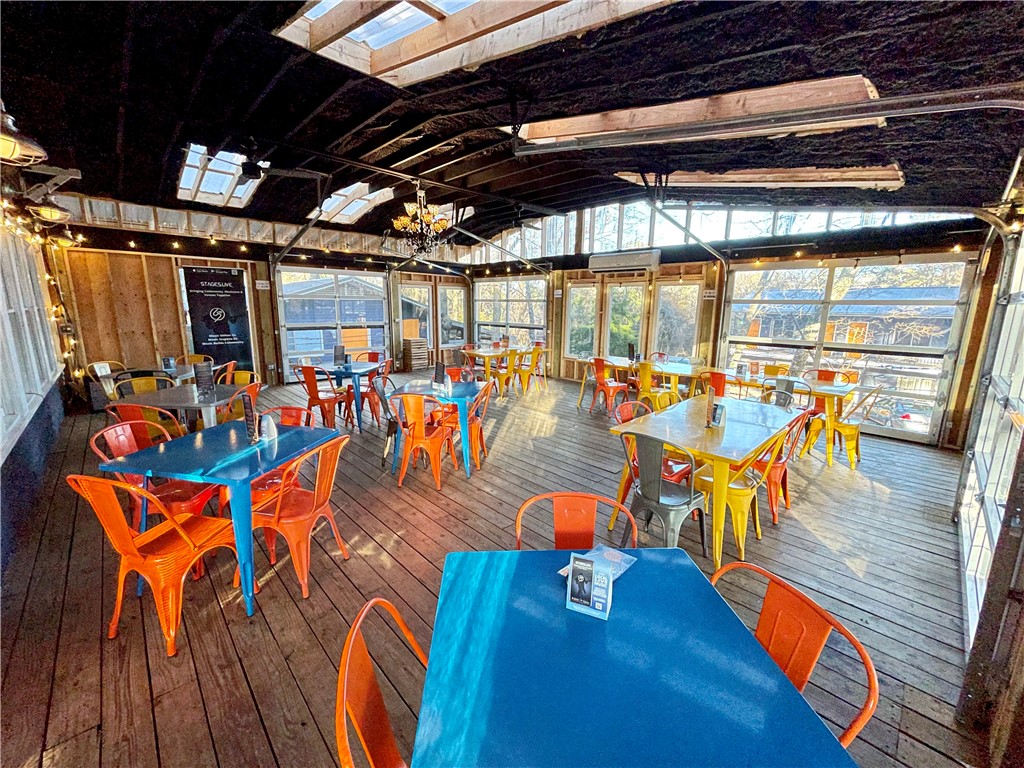 216 W Van Buren