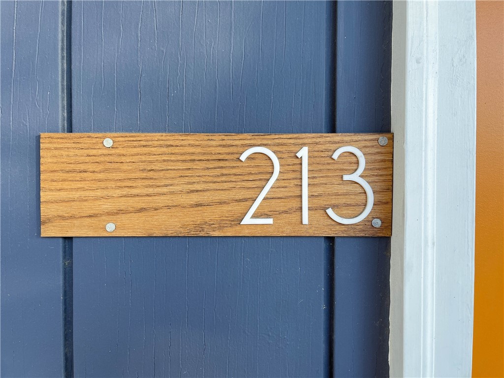 216 W Van Buren