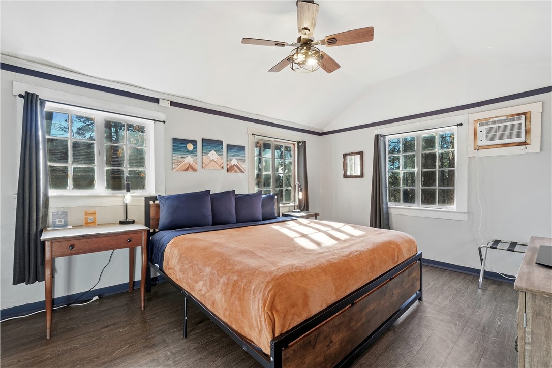 216 W Van Buren