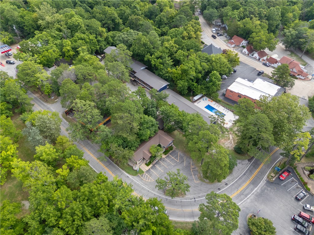 216 W Van Buren