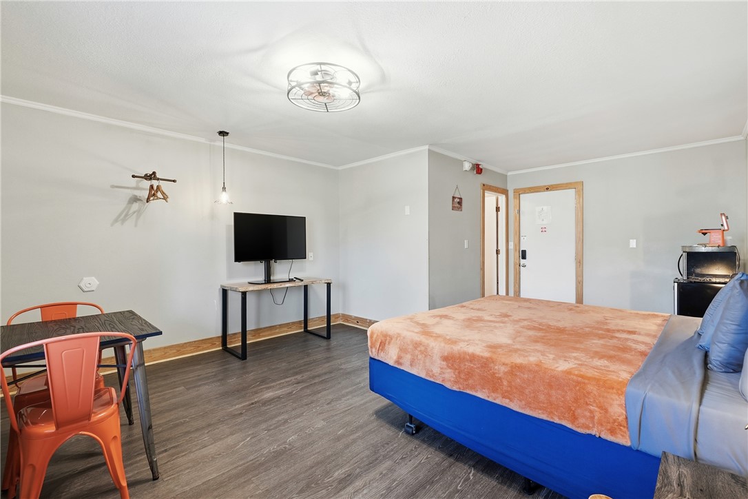 216 W Van Buren