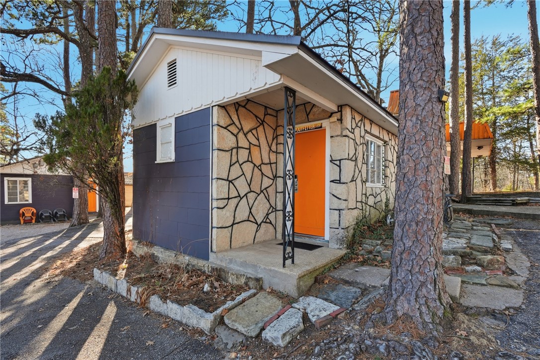 216 W Van Buren