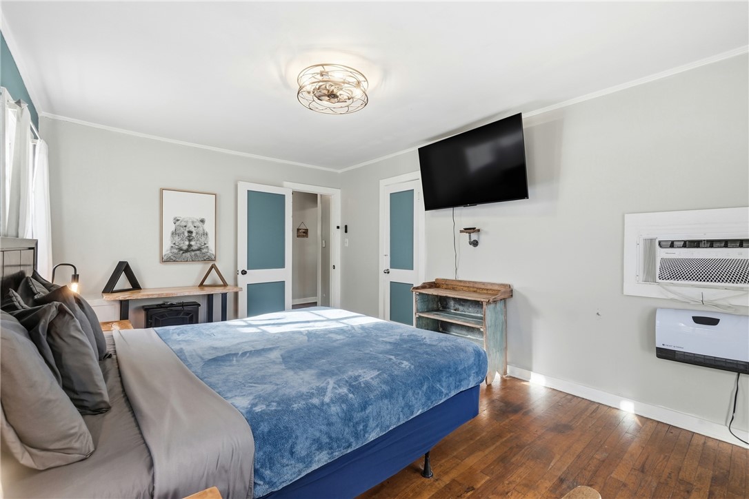 216 W Van Buren
