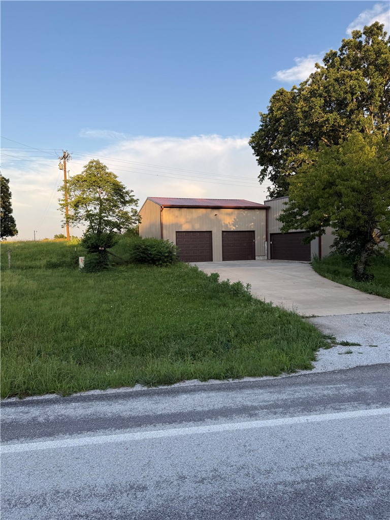 9370 HWY 221