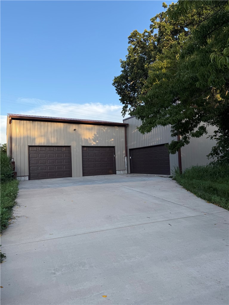 9370 HWY 221