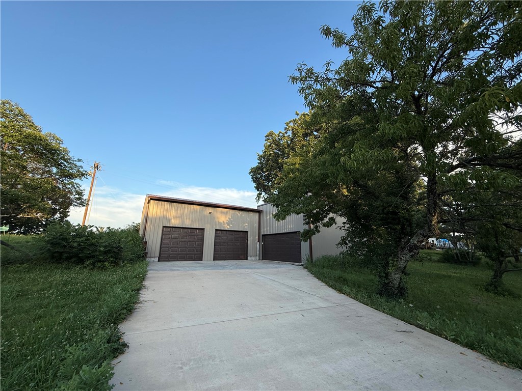 9370 HWY 221