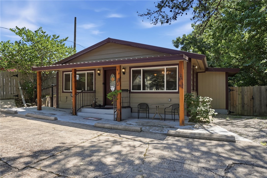 182 W Van Buren