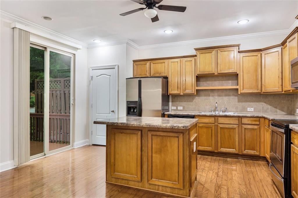 275 Blue Pointe Court