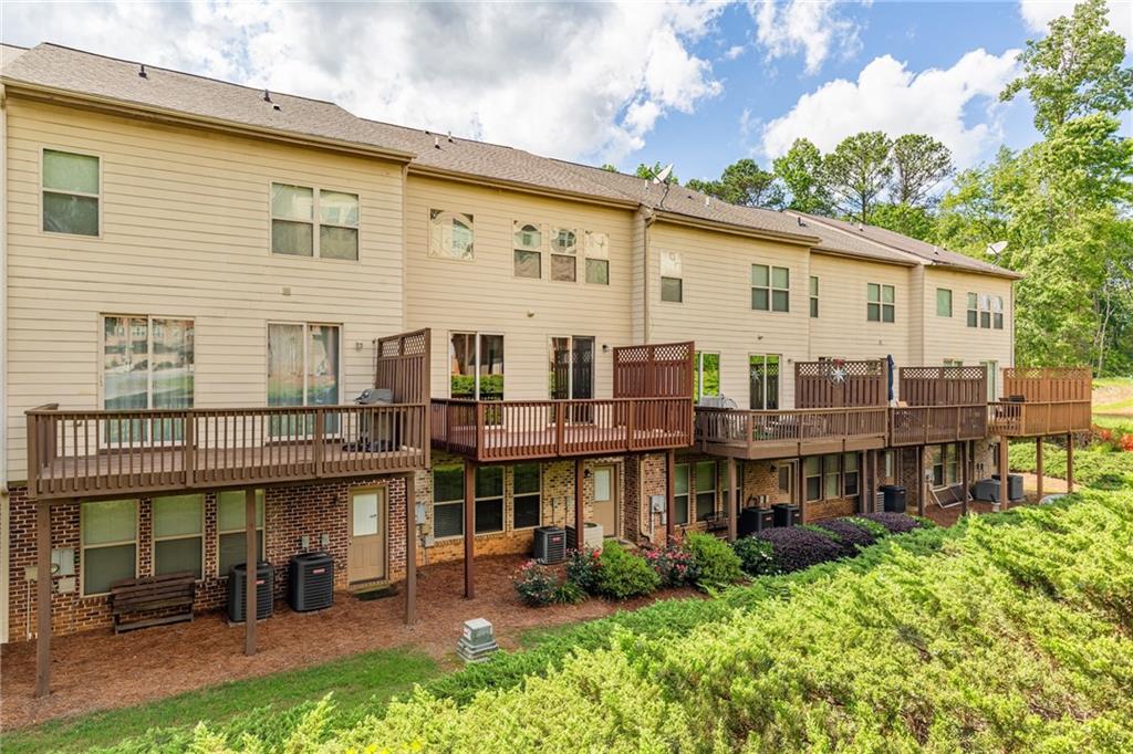 275 Blue Pointe Court