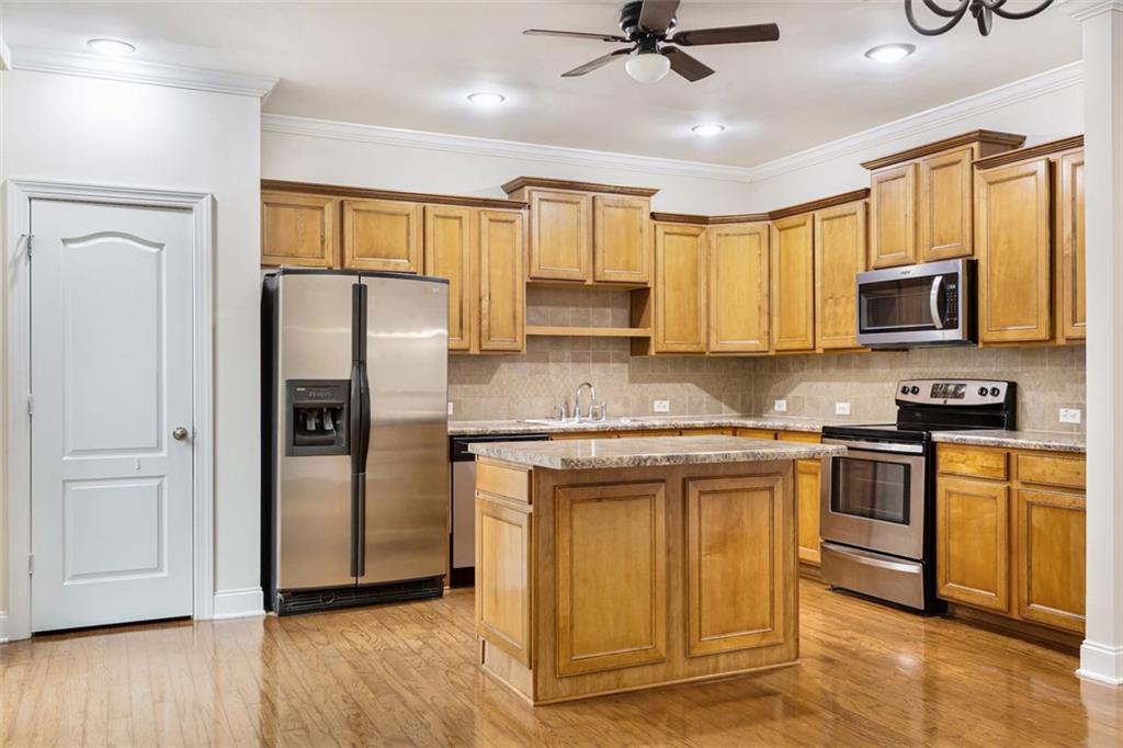 275 Blue Pointe Court