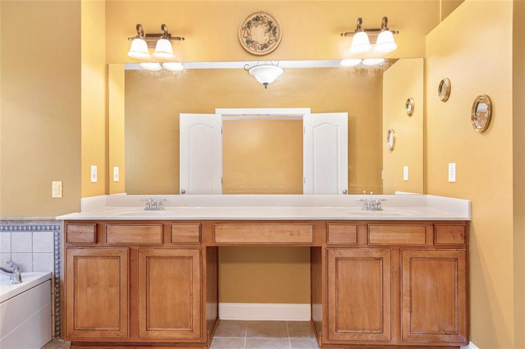 275 Blue Pointe Court
