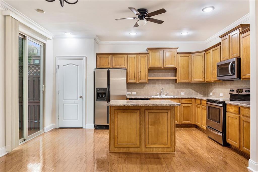 275 Blue Pointe Court