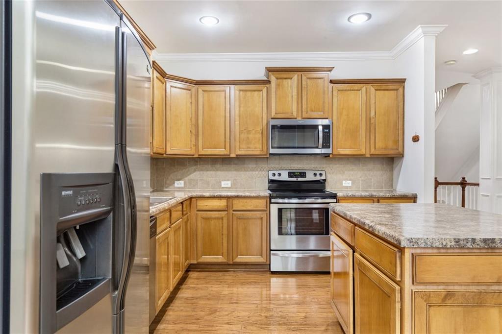 275 Blue Pointe Court