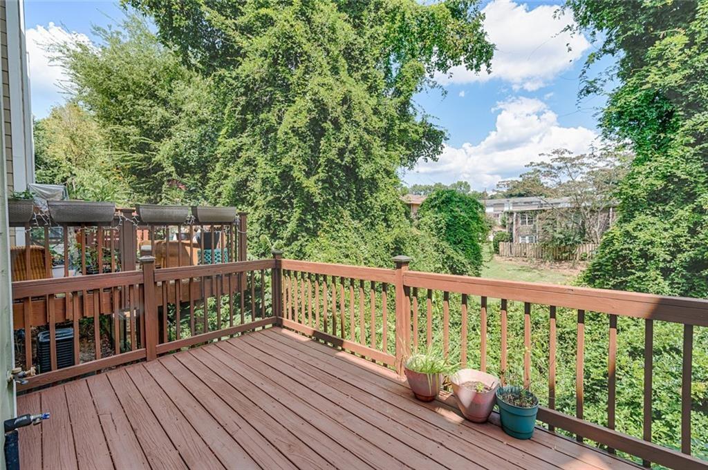 1953 Sterling Oaks Circle NE