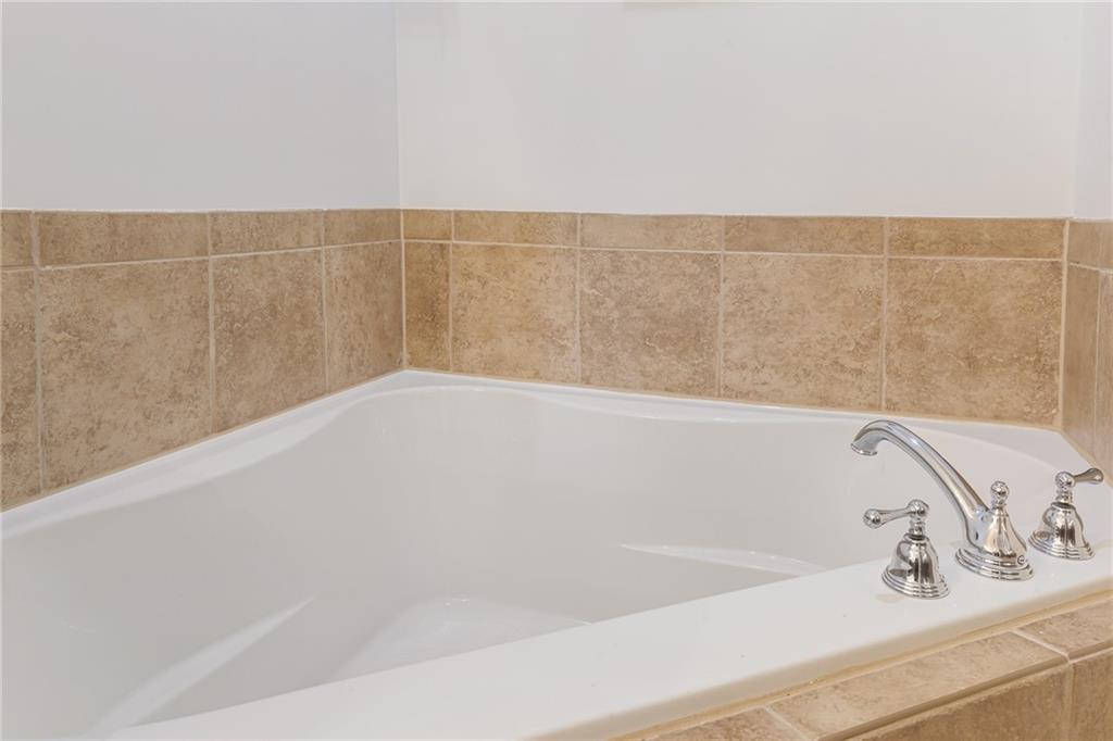 1953 Sterling Oaks Circle NE