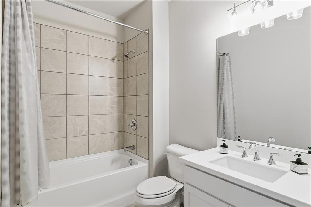 1030 Rivermont Alley