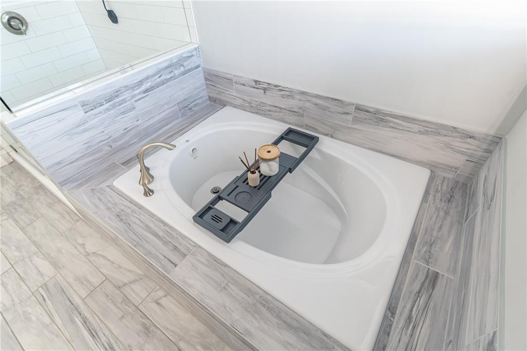 1030 Rivermont Alley