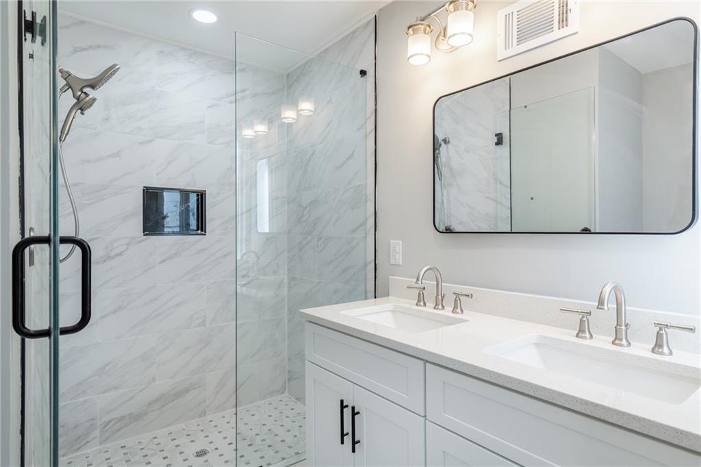 177 W Putnam Ferry Road W