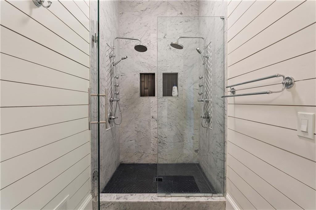 955 Tiverton Lane