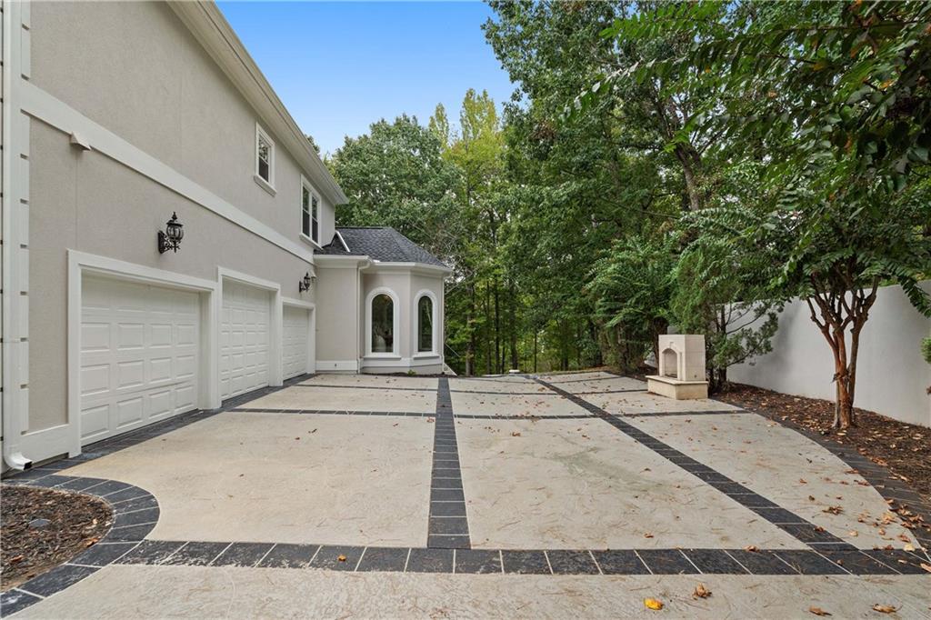 955 Tiverton Lane