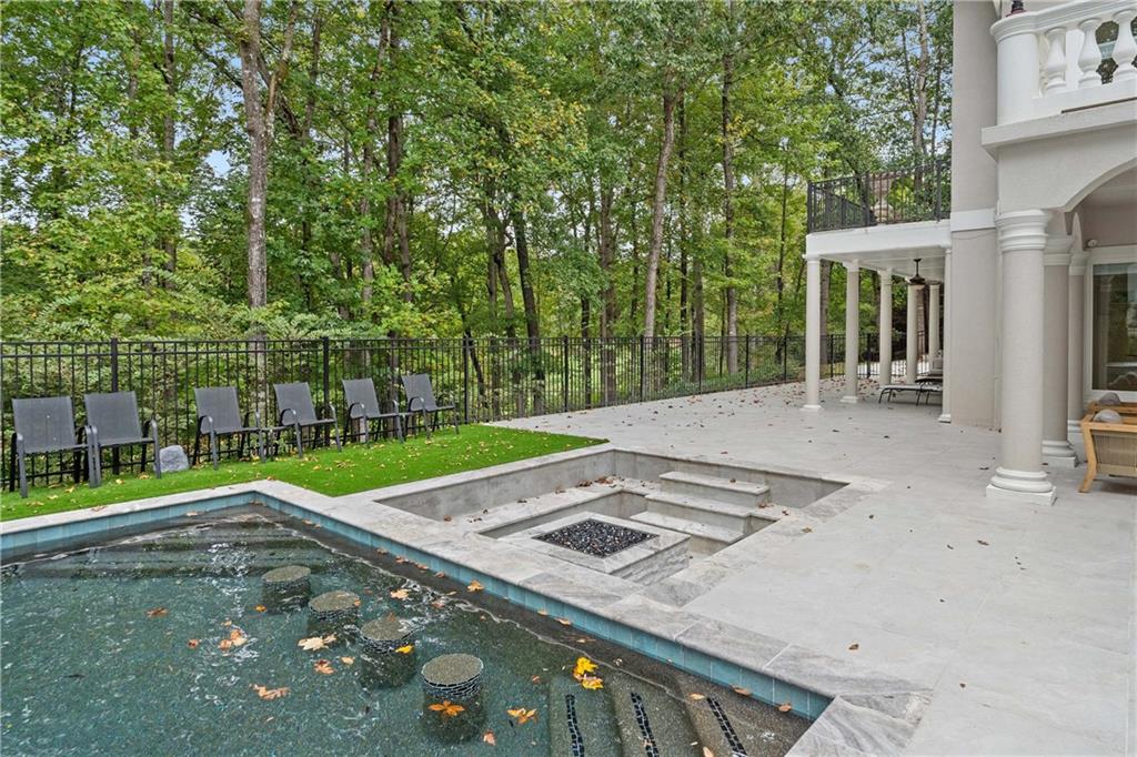 955 Tiverton Lane